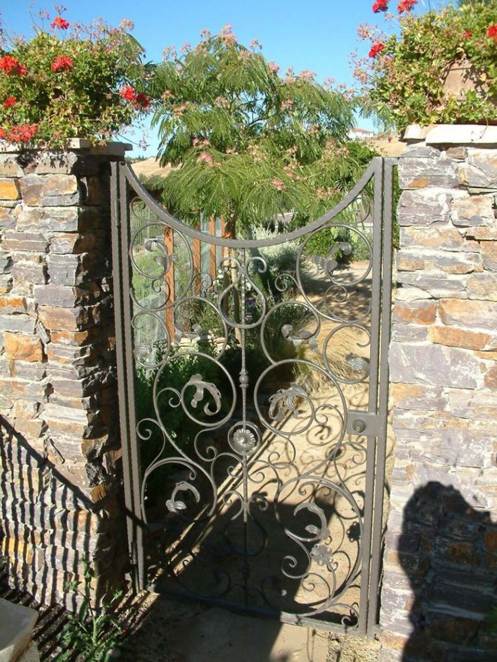 Curlique Metal Gate